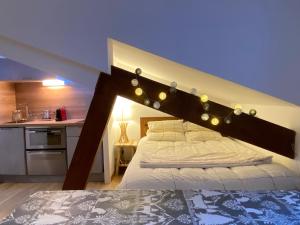a bedroom with a large bed with a wooden headboard at Joli studio rénové au coeur de Cauterets in Cauterets