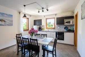 Kuchnia lub aneks kuchenny w obiekcie Downtown Apartment Helena