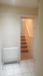 Airy Split level Victorian flat in Stratford, London