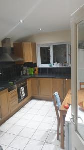 Airy Split level Victorian flat in Stratford, London