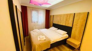 Кровать или кровати в номере Kaya Residence