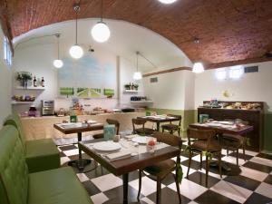 Kuchyň nebo kuchyňský kout v ubytování Graziella Patio Hotel