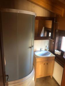 Dapur atau dapur kecil di Montana Lodge - Dorna Escape