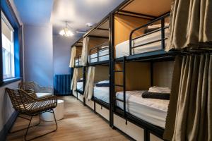 Postel nebo postele na pokoji v ubytování Auberge Jeunesse QBEDS Hostel