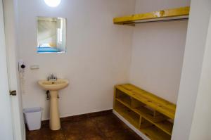 a bathroom with a sink and a mirror at Hotel Tecnologico in Querétaro