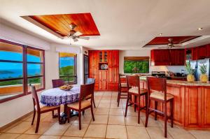 Photo de la galerie de l'établissement Ocean-View Villa Above Potrero Overlooking Two Bays, à Guanacaste