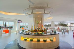 a lobby with a food court in a store at HARRIS Hotel & Conventions Ciumbuleuit - Bandung in Bandung