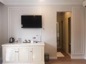TV a/nebo společenská místnost v ubytování Maya Hotel 2