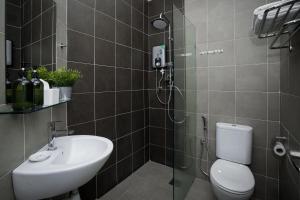 Koupelna v ubytování B Lot Hotel