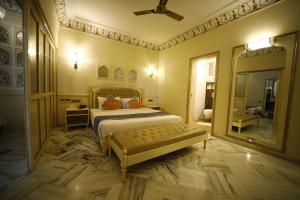 Laxmi Palace Heritage Boutique Hotel客房内的一张或多张床位