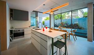 Kuchyň nebo kuchyňský kout v ubytování Aria Port Douglas Villas - Villa 1