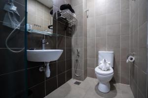 Koupelna v ubytování B Lot Hotel