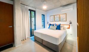 Postel nebo postele na pokoji v ubytování Aria Port Douglas Villas - Villa 1 + 26 fotografií