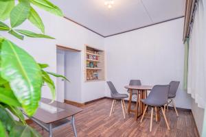 a meeting room with a table and chairs at Guesthouse KOBE YAMATOMUSUBI in Kobe