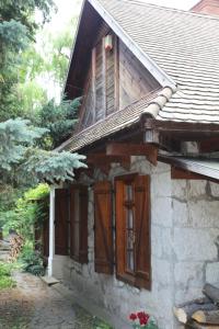 a building with wooden doors and a window on it at Garábi Udvarház in Garáb