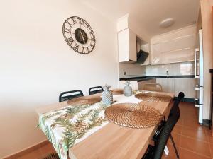 Kuchnia lub aneks kuchenny w obiekcie APARTAMENTO ANTOPA MAR