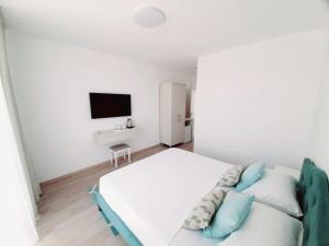 Un pat sau paturi într-o cameră la Vila Adriano pe plaja Belona