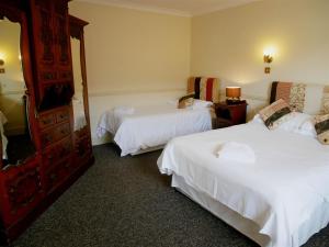 A bed or beds in a room at The White Hart 