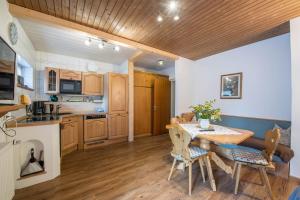 Kuchyň nebo kuchyňský kout v ubytování Ferienwohnung Förchensee