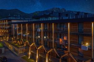 Nespecifikovaný výhled na hory nebo výhled na hory při pohledu z hotelu