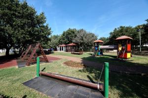 Otroško igrišče poleg nastanitve Camping Ulika Mobile Homes - Naturist
