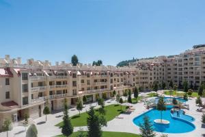 Πισίνα στο ή κοντά στο Blue Lagoon Seafront Apartments