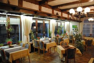 Restaurace v ubytování Gasthof Zum Diemeltal
