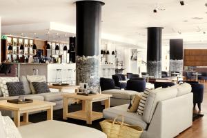Ein Sitzbereich in der Unterkunft Sunprime Atlantic View Suite & Spa