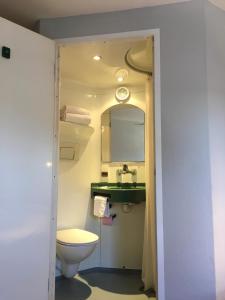Koupelna v ubytování Fast Hotel Colmar Houssen