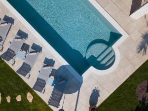 Mirana Luxury Villas内部或周边的泳池