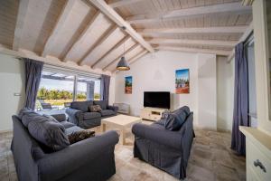 Imagen de la galería de Mirana Luxury Villas, en Kavran