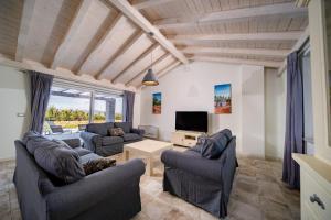 Mirana Luxury Villas的休息区