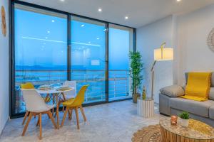 Posedenie v ubytovaní Mar Infinito. Apartment with dream views
