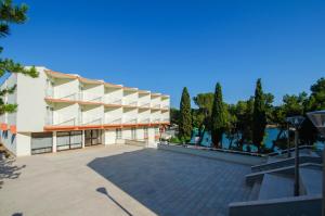 Bazén v ubytování Centinera Deluxe Mobile Homes nebo v jeho okolí