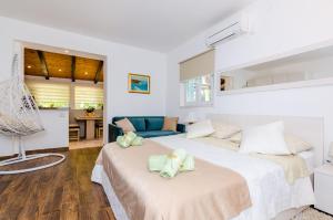 Ένα ή περισσότερα κρεβάτια σε δωμάτιο στο Camelia Luxury Apartments
