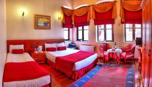 Postel nebo postele na pokoji v ubytování Kervansaray Canakkale Hotel - Special Category
