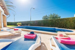 Basen w obiekcie VILLA MANOLO DE L´ALZINA lub w pobliżu