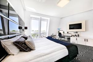 TV a/nebo společenská místnost v ubytování Bayjonn Boutique Hotel