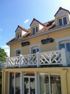 a house with a white fence on top of it at Hôtel Le Vivier WISSANT - Rivière in Wissant