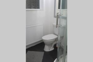 Koupelna v ubytování Hullidays - University Side Lg 4 bed House + 34 fotografií