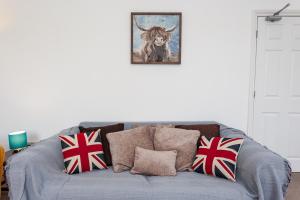 5 Bed House 15 min From Manchester! With Free Parking!