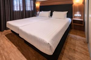 Łóżko lub łóżka w pokoju w obiekcie Apartments Playa de Castelldefels