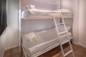 Łóżko lub łóżka w pokoju w obiekcie Apartments Playa de Castelldefels
