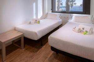Łóżko lub łóżka w pokoju w obiekcie Apartments Playa de Castelldefels