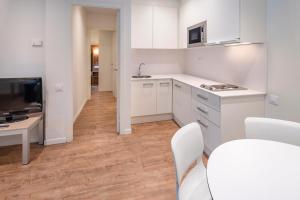 Kuchnia lub aneks kuchenny w obiekcie Apartments Playa de Castelldefels