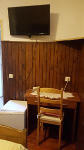Televízia a/alebo spoločenská miestnosť v ubytovaní GORAN'S PLACE