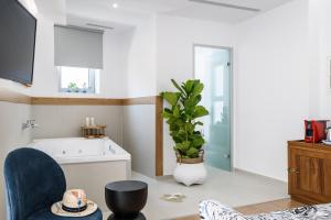 TV a/nebo společenská místnost v ubytování Balance Hotel