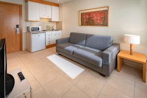 Kuchnia lub aneks kuchenny w obiekcie Apartments Playa de Castelldefels