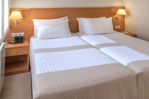 Łóżko lub łóżka w pokoju w obiekcie Apartments Playa de Castelldefels
