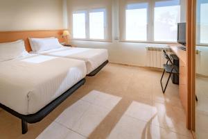Łóżko lub łóżka w pokoju w obiekcie Apartments Playa de Castelldefels